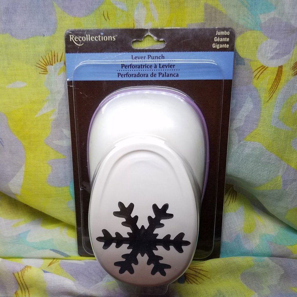 Jumbo Snowflake Lever Punch 3"